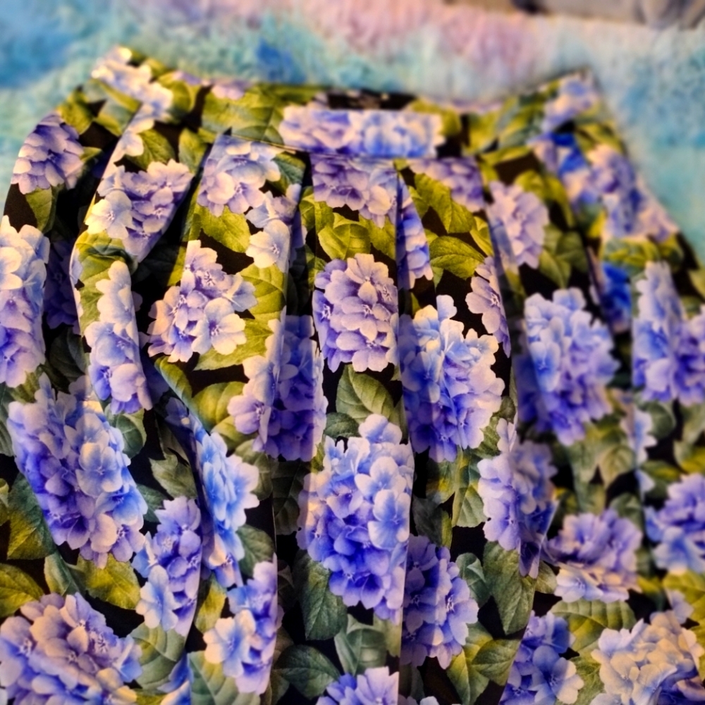 Hydrangea-print women's 50s style rockabilly circle skirt